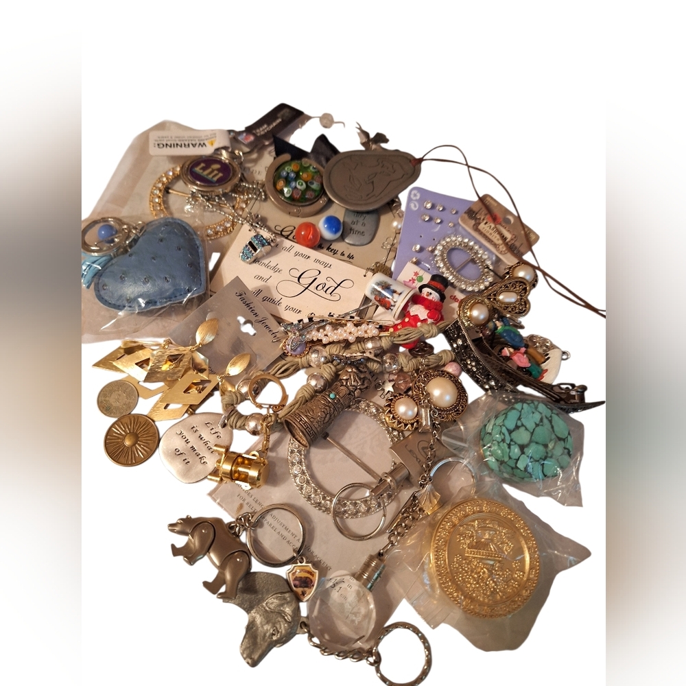 43 LOT misc bundle keyrings trinket boxes button covers buckles TREASURE HUNT - Picture 2 of 11